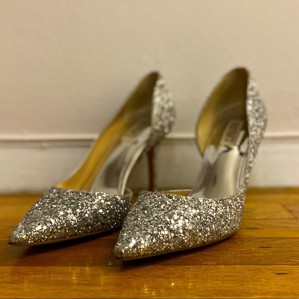 Badgley Mischka Silver Glitter D’Orsay heel - Size 9 - NWOT